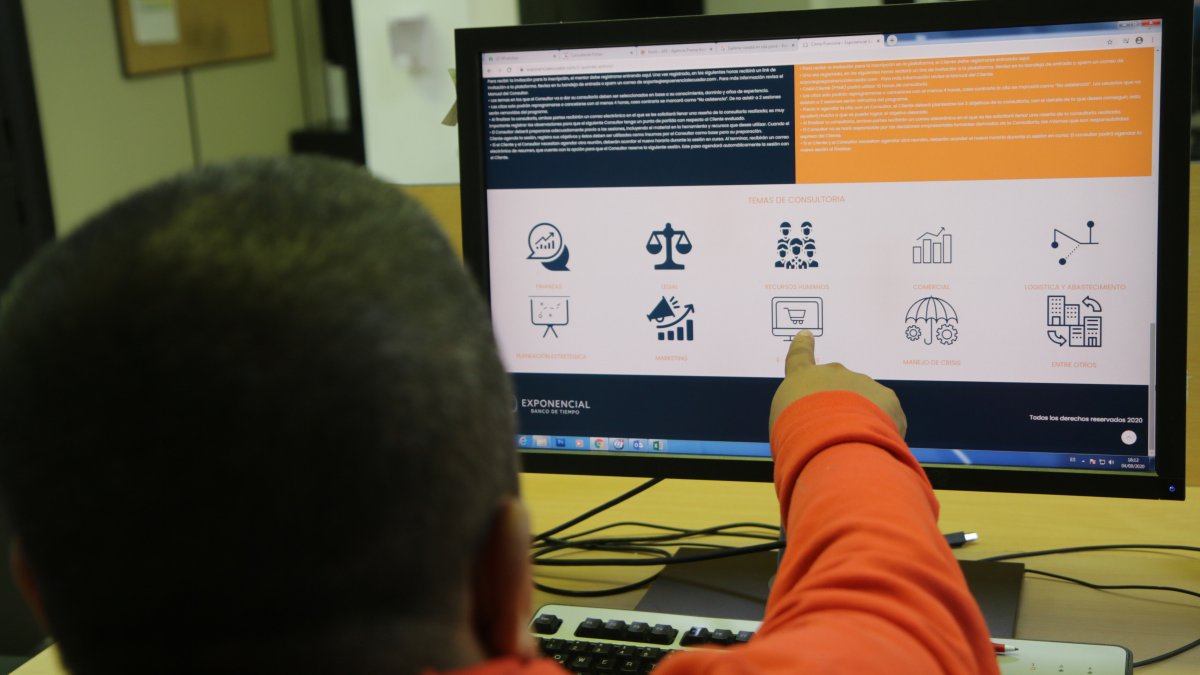 Los emprendedores que se conectan a la plataforma pueden acceder a 10 horas de mentorías en temas como manejo de equipo, logística, estrategias de ventas y más.