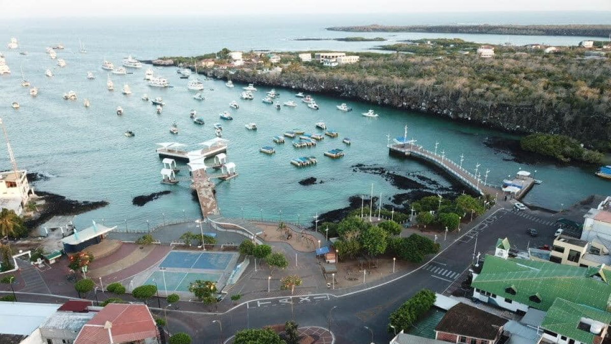 Puerto Ayora, en la isla Santa Cruz, es la ciudad más poblada de la provincia de Galápagos.
