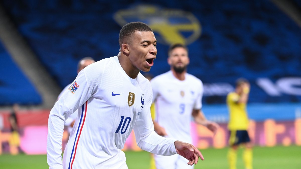 Kylian Mbappé celebra su tanto conseguido frente al combinado sueco.