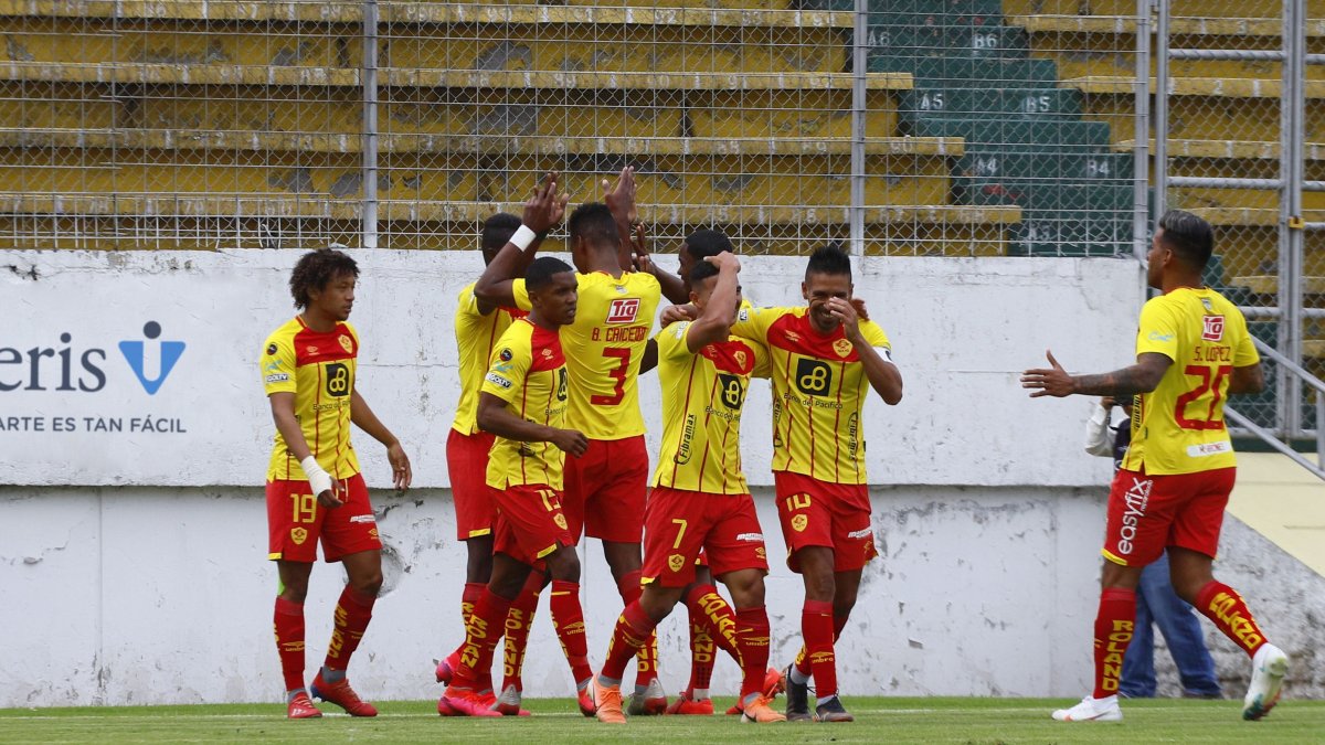 Los jugadores de Aucas festejan uno de los goles marcados a Guayaquil City en el Gonzalo Pozo Ripalda