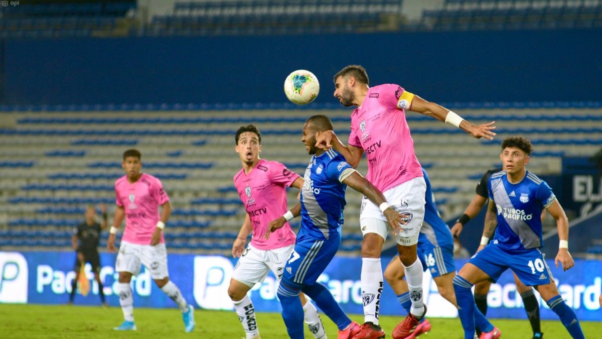 Emelec ganaba en el primer timepo 2-0 y sobre el final del encuentro, Independiente lo igualó.