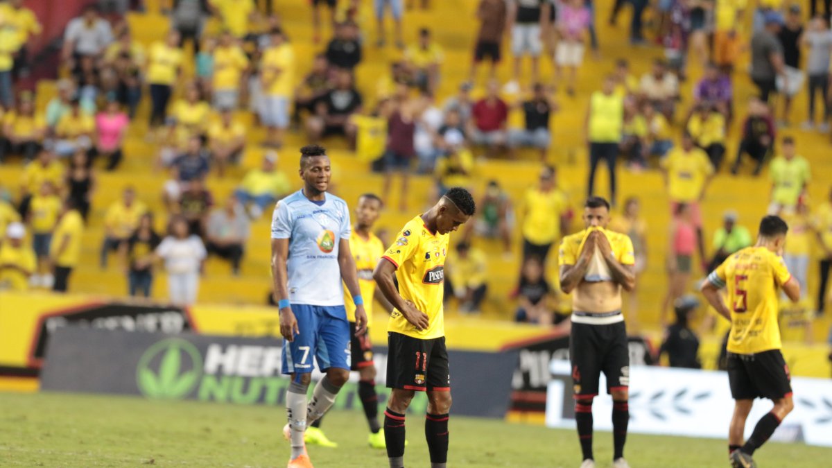 Barcelona está obligado a vencer a Macará en la última fecha para alcanzar su boleto a Copa Libertadores.