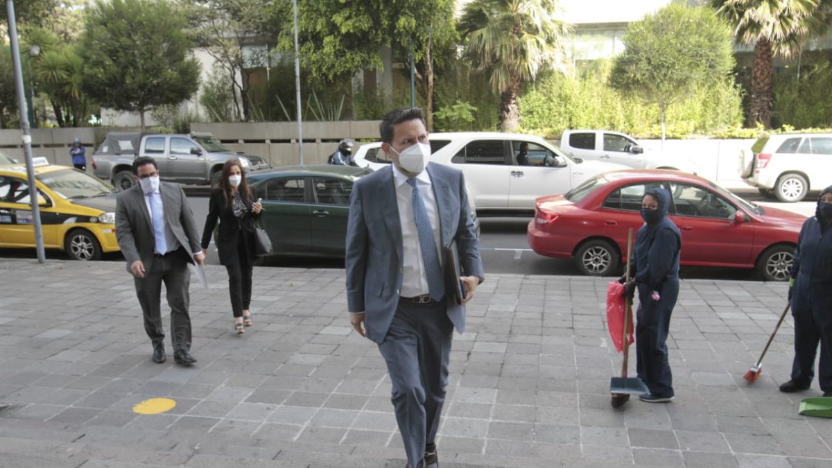 El Ministro de Transporte Gabriel Martínez acudió a la Fiscalía a dar una versión en el caso del Hospital de Pedernales