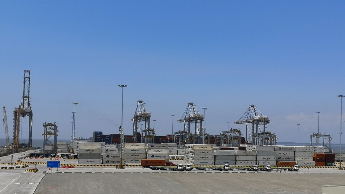 El escaneo con rayos X se hace en uno de los puertos de Guayaquil.