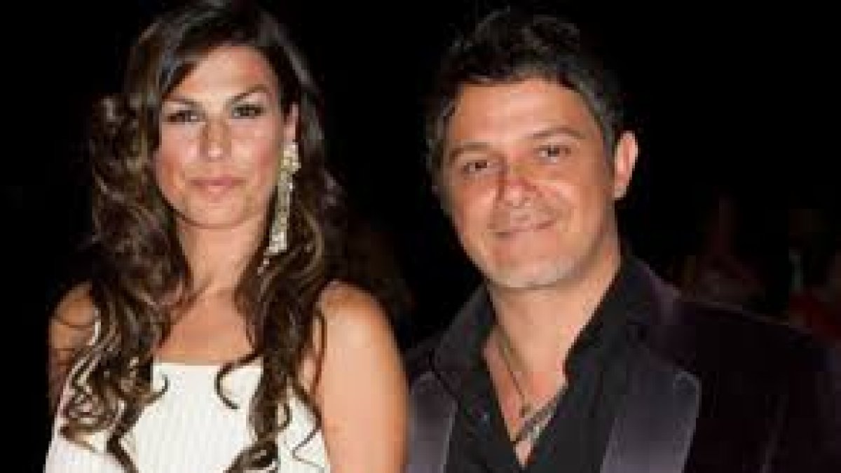 Raquel Perera llegó a un acuerdo con el cantante. Ellos se casaron en 2012.