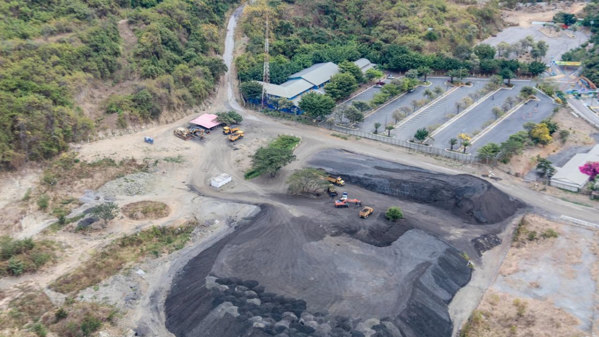 Una de las canteras que quedan en la vía a la costa.