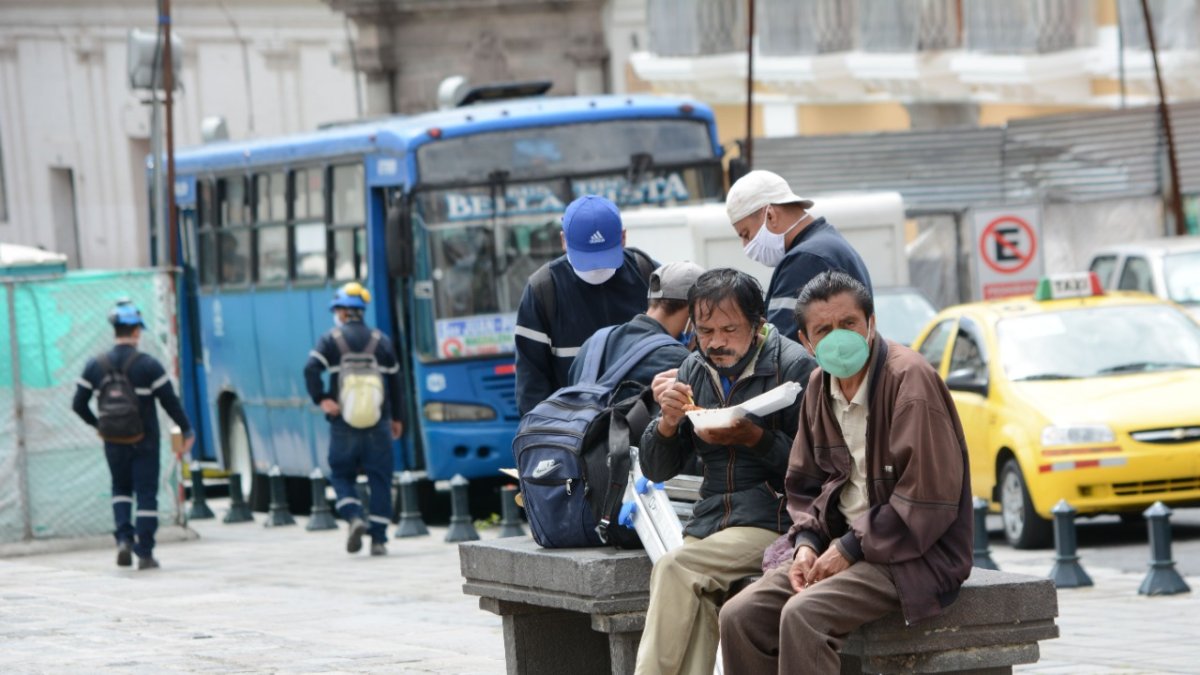 Los indicadores de COVID-19, en Quito, presentan una leve baja.