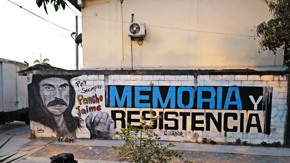 El mural original muestra a Pancho Jaime haciendo la señal del dedo del medio.