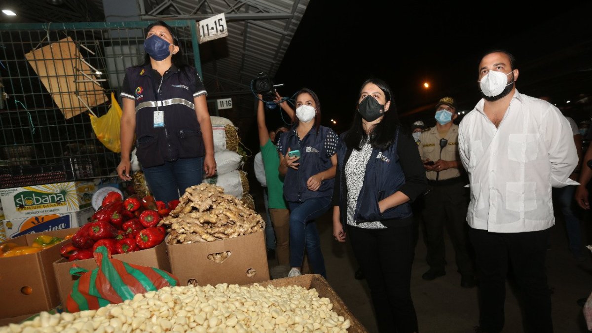 En el mercado de Transferencia de Montebello la Gobernación y el Municipio de Guayaquil realizaron un operativo.