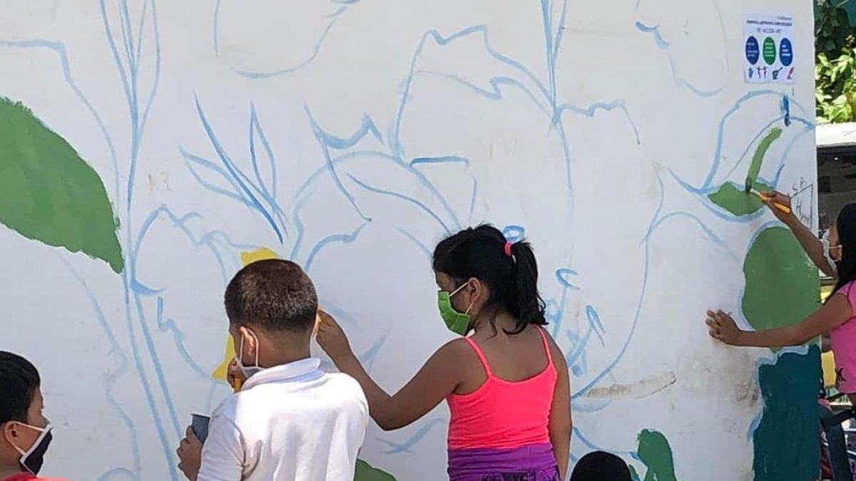 Un grupo de niños recibe capacitación cultural y en valores todas las semanas en la Isla Trinitaria.