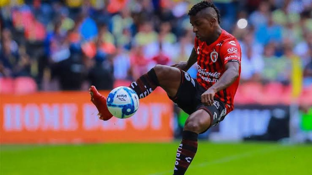 Miler Bolaños, delantero ecuatoriano de Xolos, no ha sido tomado en cuenta las últimas fechas, por lo que sería transferido.