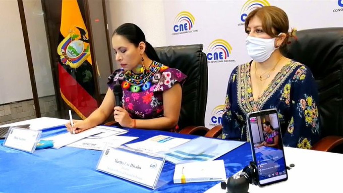 La presidenta del CNE, Diana Atamaint