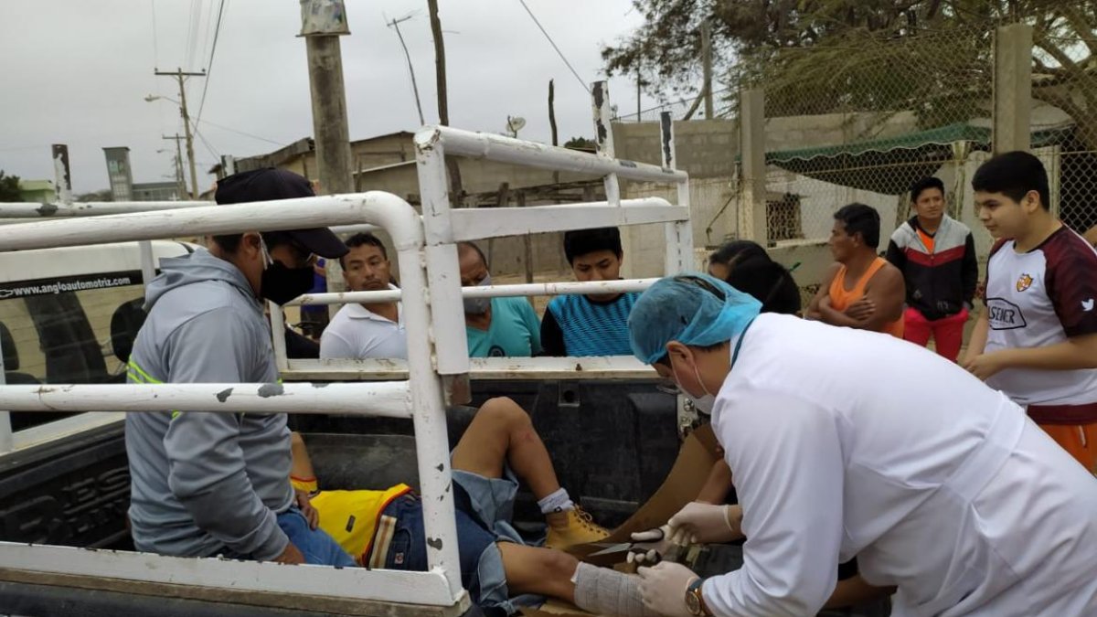 El obrero fue atendido y derivado a una casa de salud de Santa Elena.