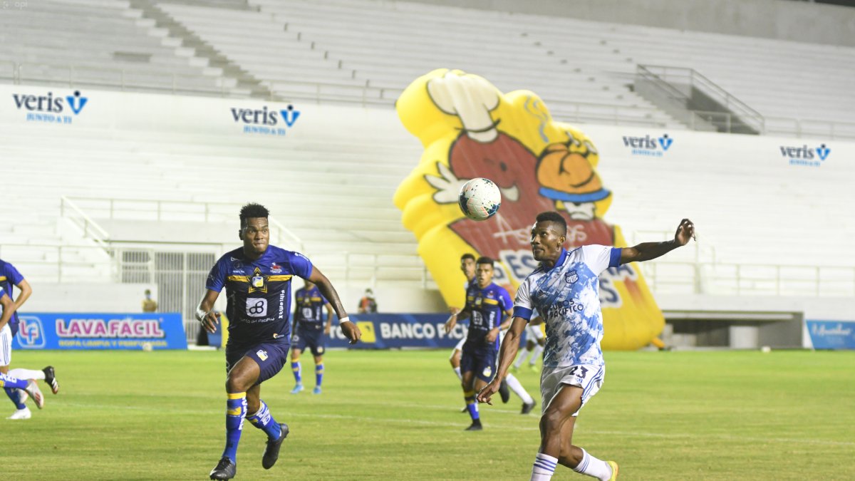 Ante Guayaquil City, al igual que en otros partidos, Emelec terminó lamentando los descuidos de los últimos minutos.