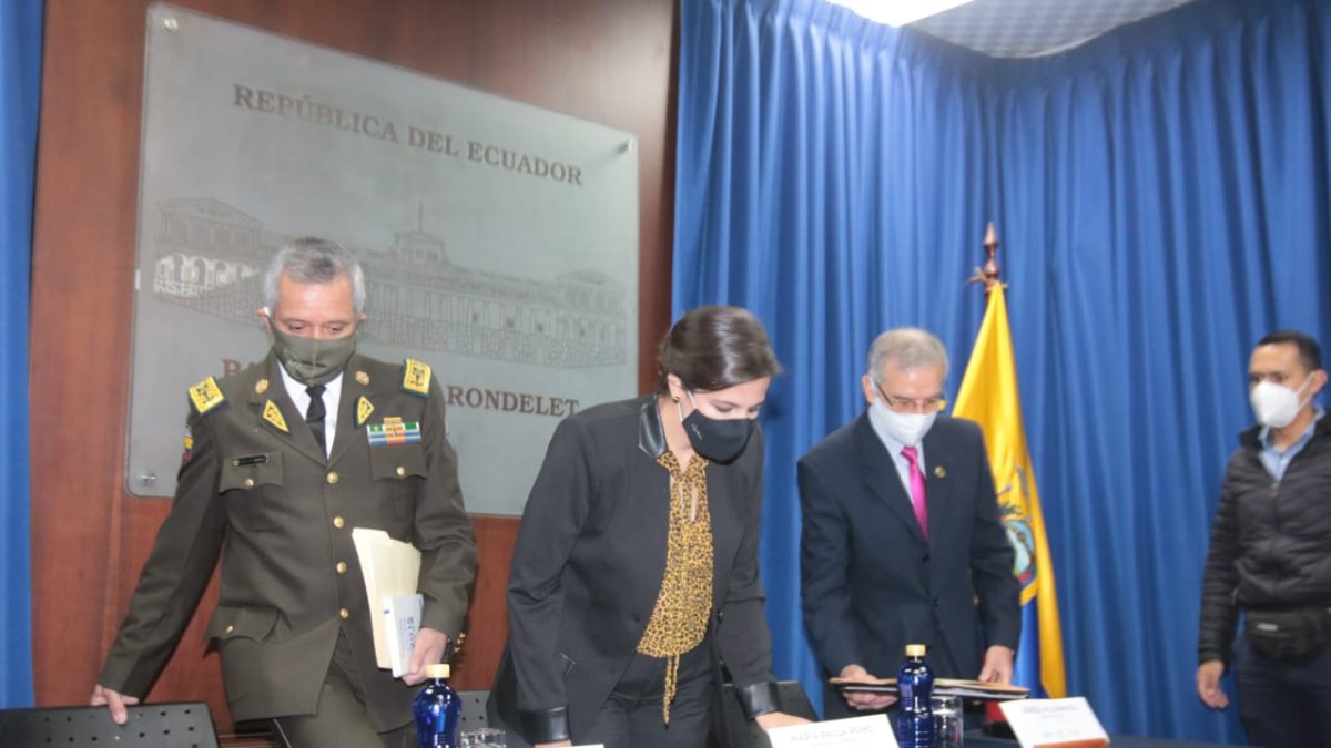 La ministra de Gobierno María Paula Romo el jueves al anunciar las posibles irregularidades en las inversiones del Isspol.