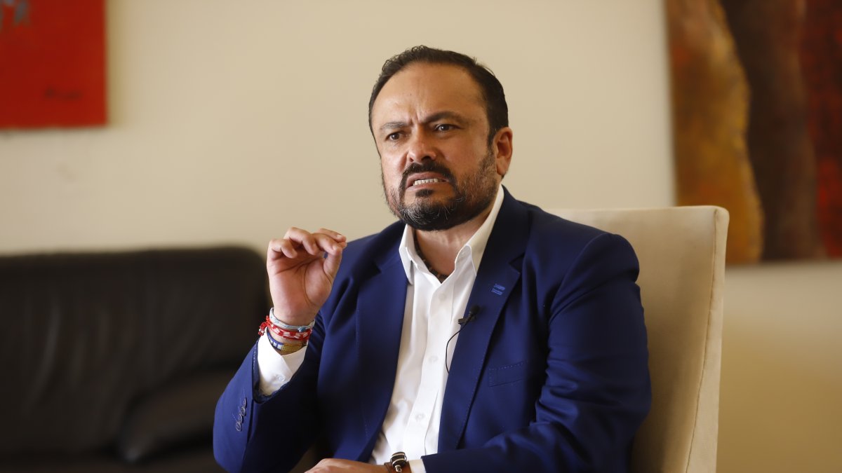 El precandidato a la Presidencia, Paúl Carrasco, en las instalaciones de EXPRESO.