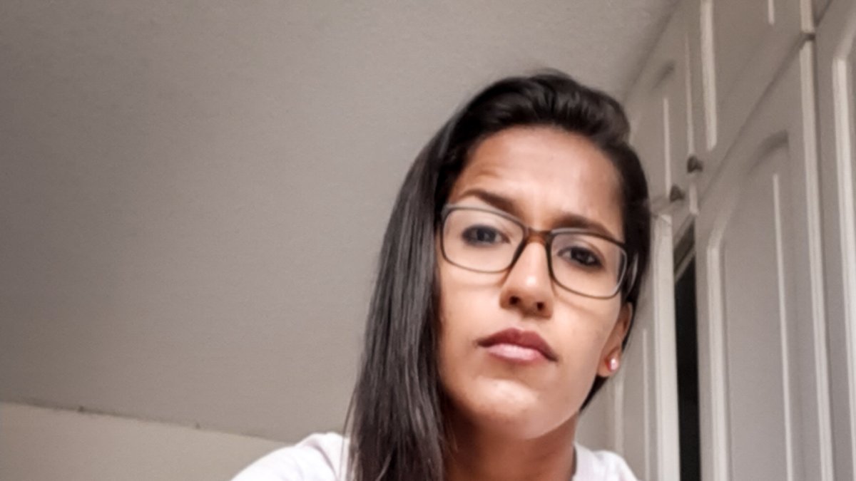 Irene Tobar destaca por su seguridad y liderazgo en los tres palos.