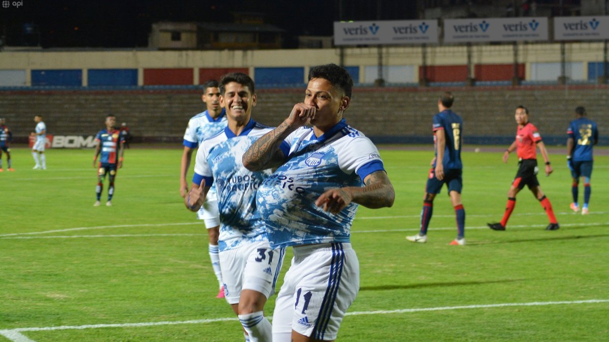 El colombiano Alexis Zapata fue el encargado de abrir el marcador en Riobamba, a favor de Emelec.