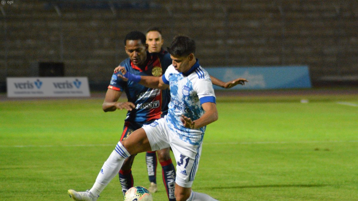 Facundo Barceló (31) no aportó en la delantera de Emelec. Queda la sensación de querer verlo junto a Roberto Ordóñez.