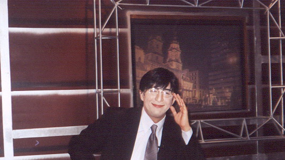 Villarroel caracterizando a Bayly para 'Ni en vivo, ni en directo'.