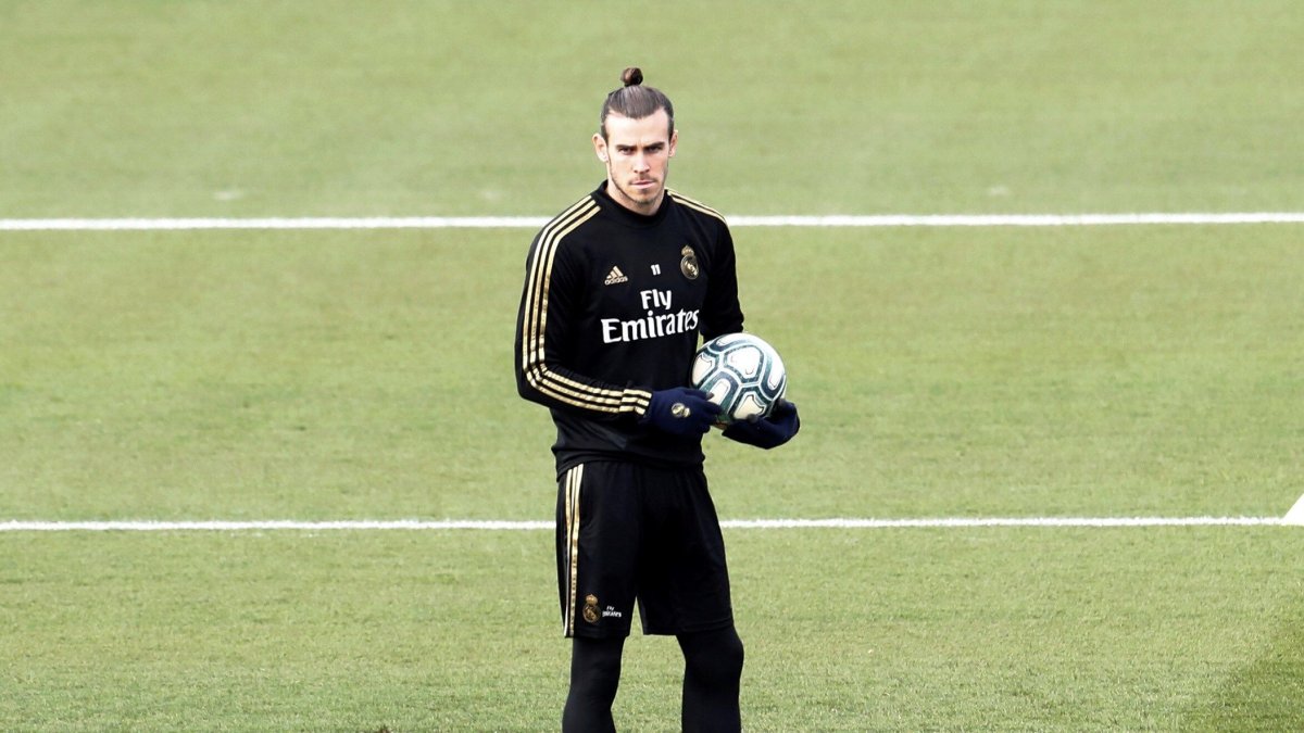 El delantero del Real Madrid, Gareth Bale, regresó lesionado de una rodilla luego de su partido con la selección de Gales