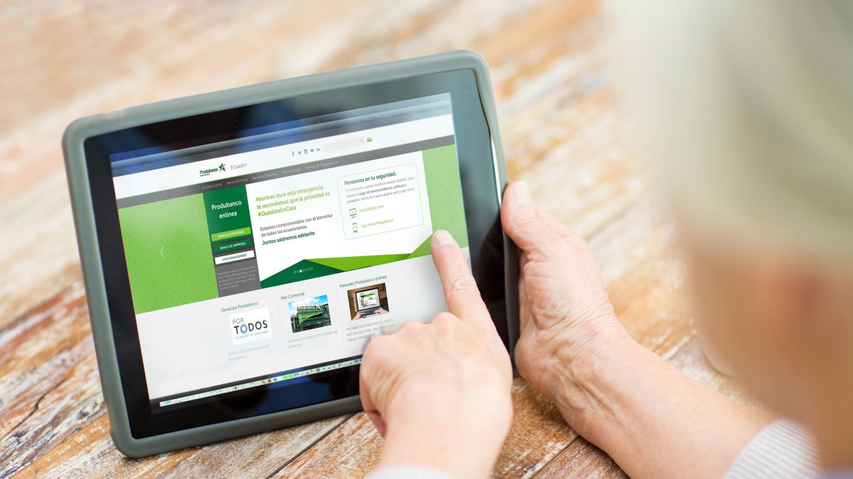 Durante el tiempo que estén en casa las personas mayores pueden realizar transacciones.