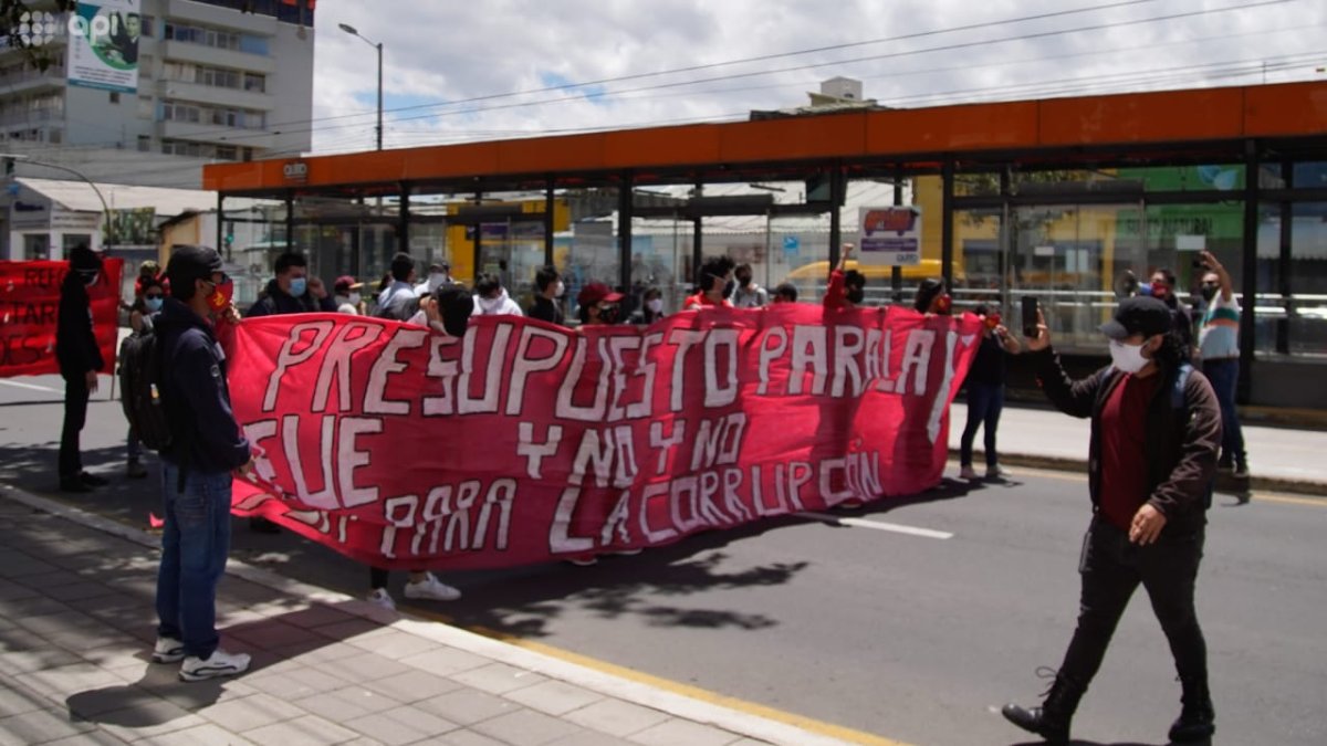 Sectores sindicales y universitarios salieron a las calles de Quito.