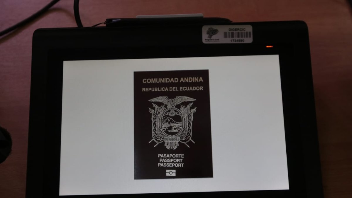 Los ciudadanos que obtuvieron el pasaporte con el formato anterior no tendrán que cambiarlo, sino hasta la caducidad del documento.