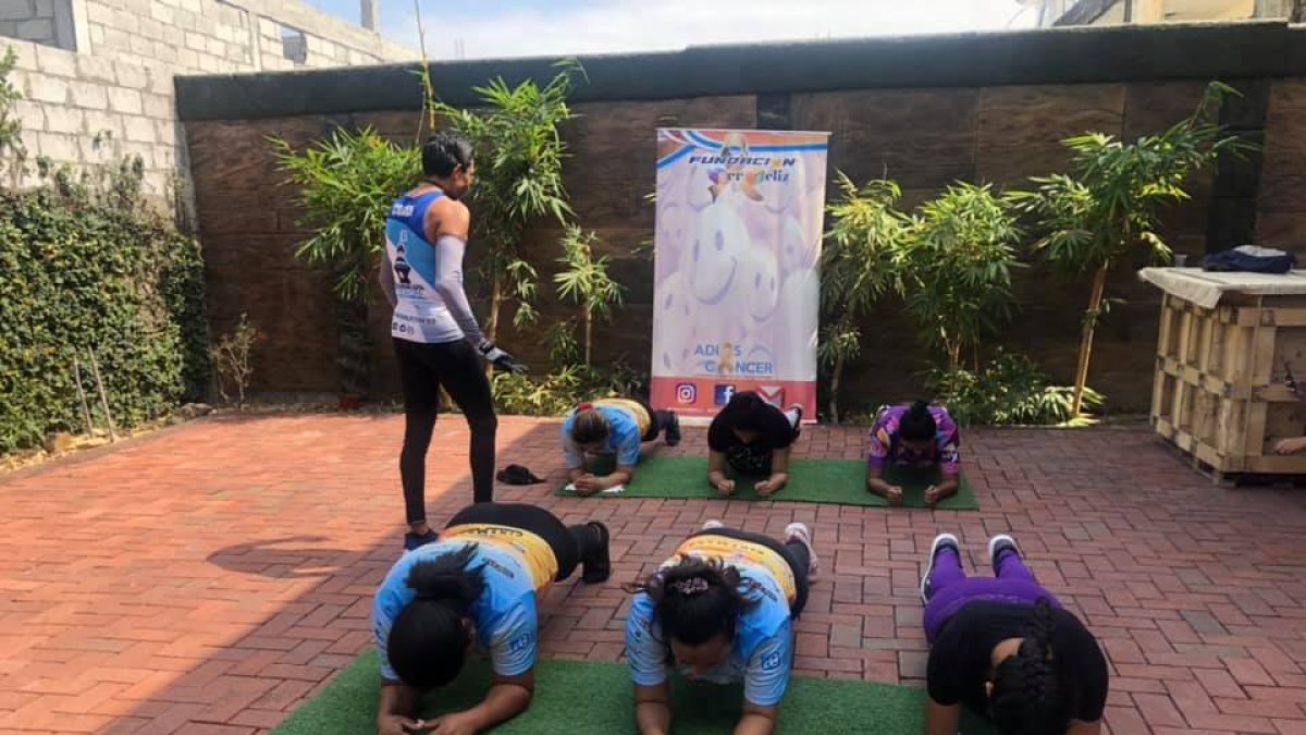 Las madres de los guerreros entrenan para ser parte de la semana deportiva virtual.
