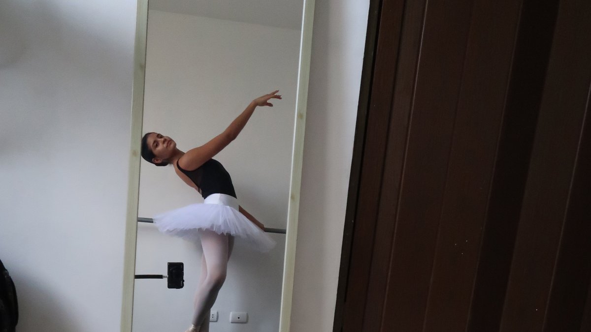 María Paula ensaya de 5 a 8 horas al día, en su habitación.