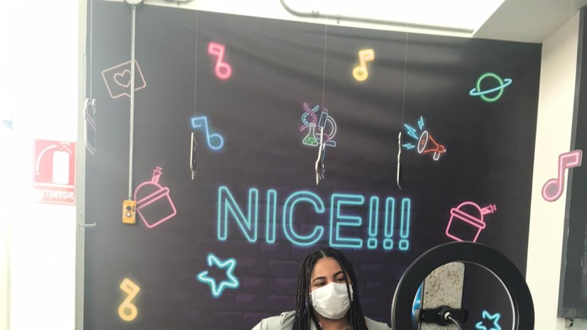 Nice Lab también tiene un espacio para tiktokers en su tienda de Urdesa.