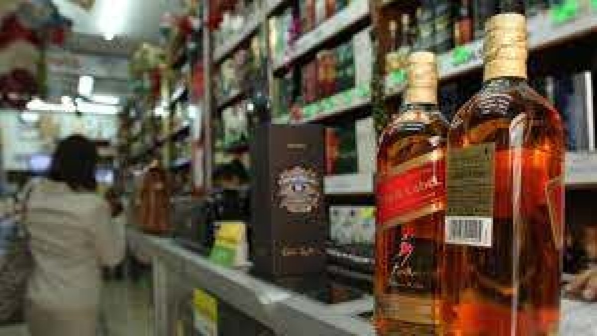 La importación de licores ha caído, lo cual ha reducido la recaudación del ICE.