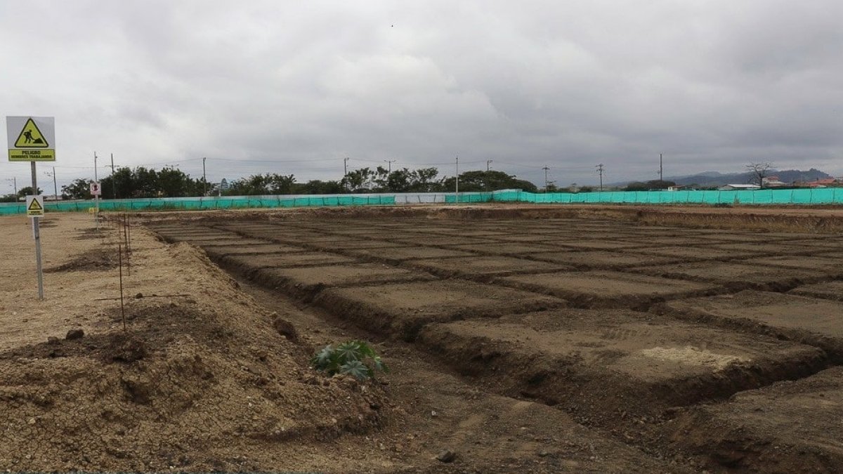 La construcción del hospital de Pedernales tuvo un 2 % de avance, según el Municipio del cantón manabita.