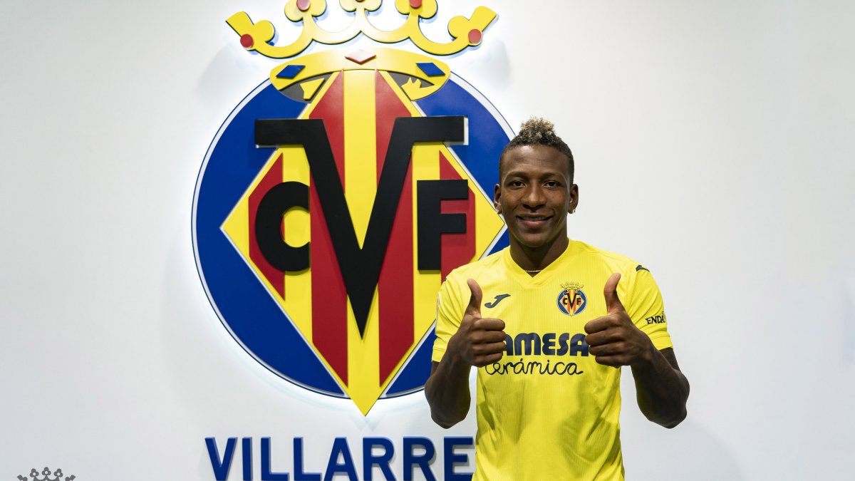 El defensa ecuatoriano Pervis Estupiñán estuvo en la parte final de la victoria de su conjunto