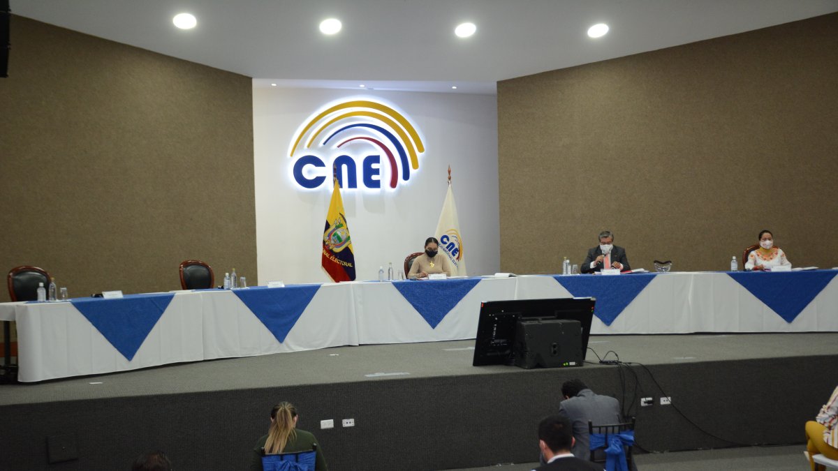 El Consejo Nacional Electoral debe convocar hoy a las elecciones de febrero de 2021.