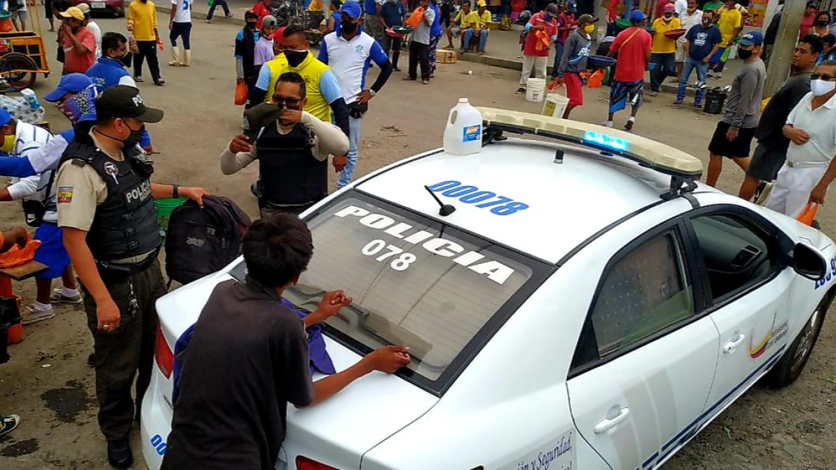 A diario, según reconocen los habitantes y autoridades, se cometen robos en el mercado del cantón La Libertad.