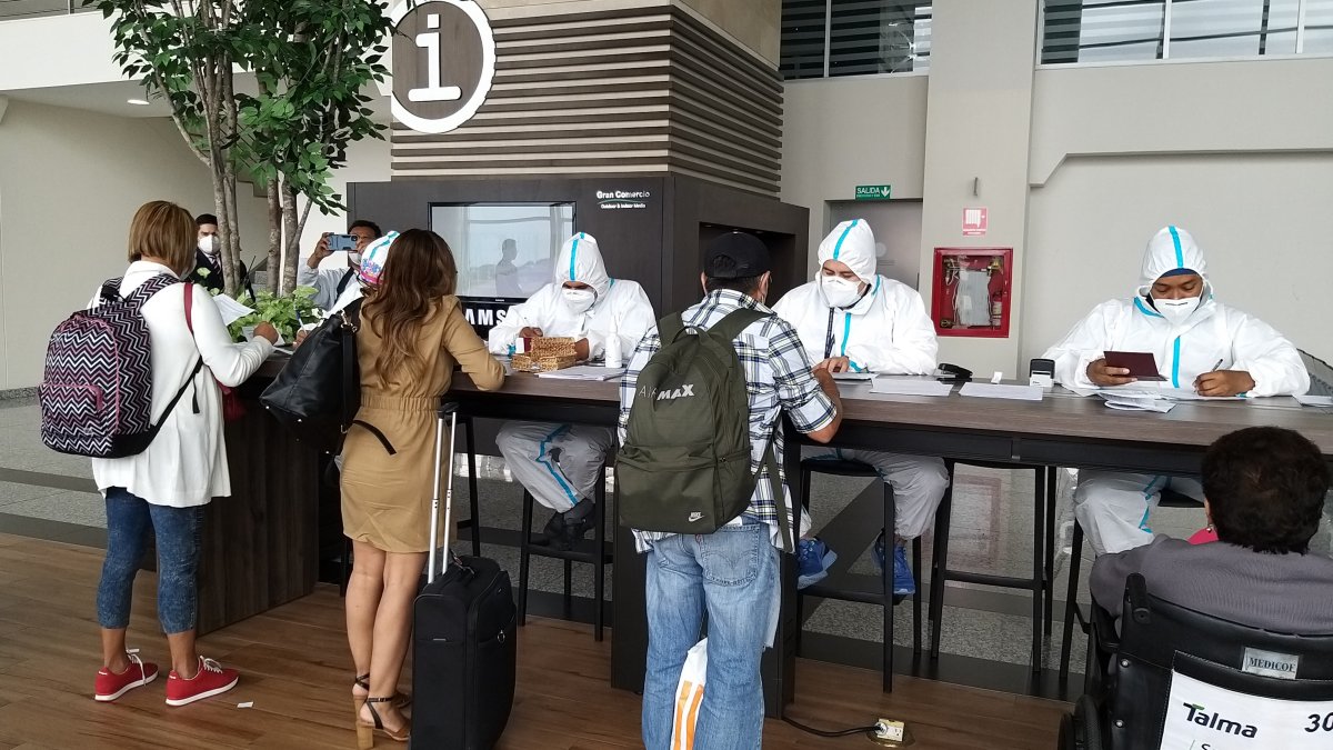 Los controles en el aeropuerto José Joaquín de Olmedo. Esta mañana.