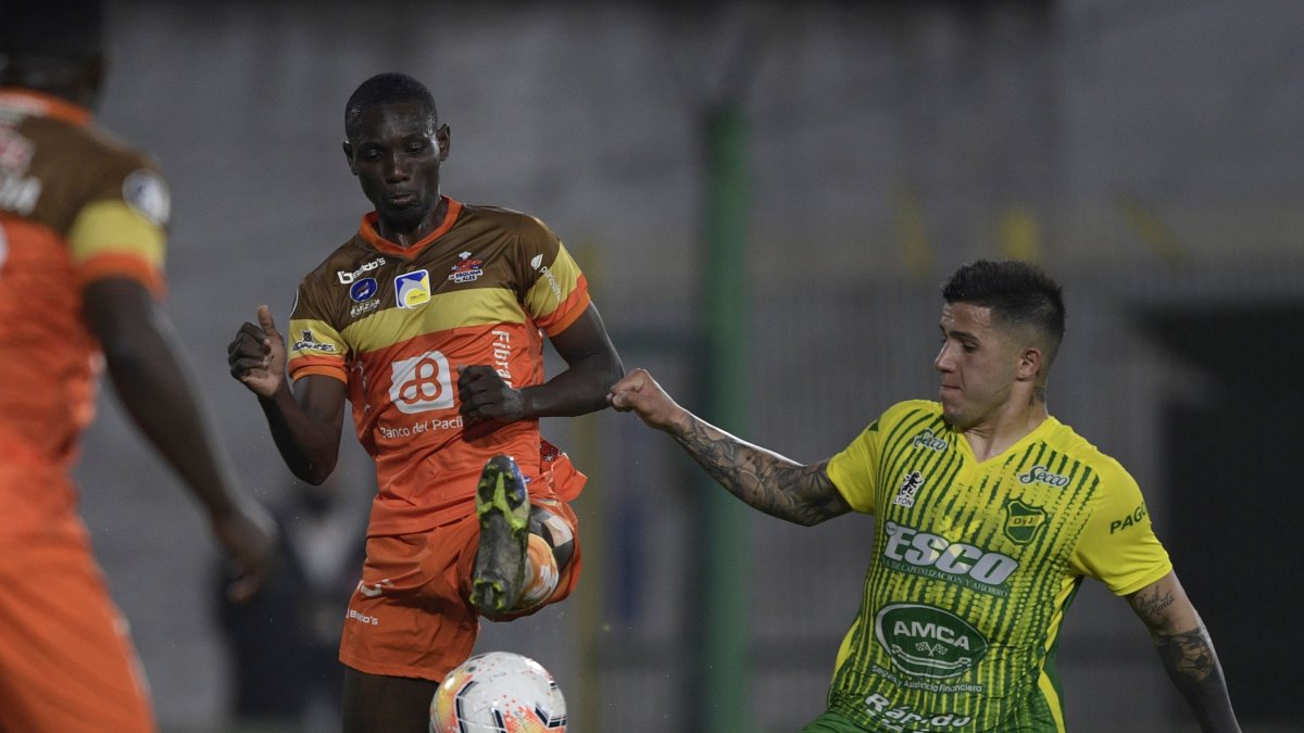 Delfín no tuvo una buena noche y ofreció muchos espacios en su propio campo; lo invitó a atacar a Defensa y nunca supo reaccionar.