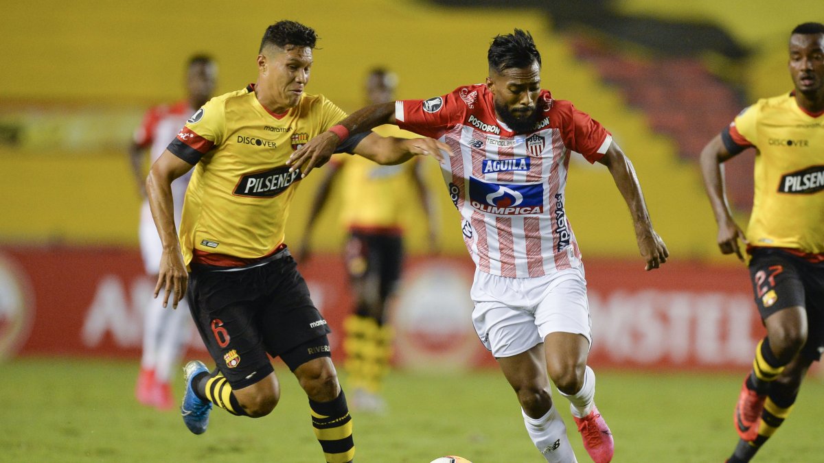 En los primeros minutos del segundo tiempo, ambos equipos buscaron el arco contrario, pero no tuvieron suficiente profundidad como para generar peligro.