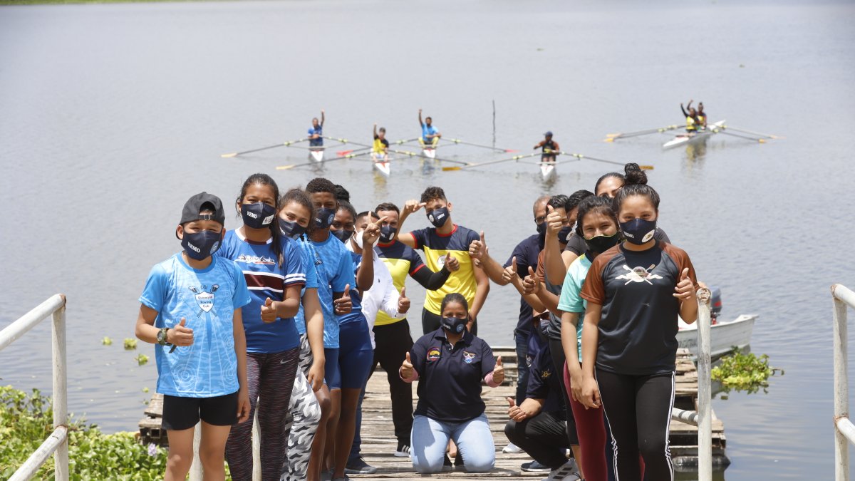 La familia del remo trabaja en el nuevo centro de entrenamiento, en el kilómetro 32 de la vía a la Costa.