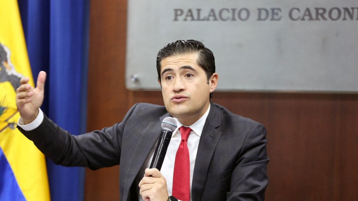 El ministro de Economía y Finanzas, Richard Martínez, anunció que la mayoría de bonistas aceptó la propuesta de Ecuador para renegociar la deuda.