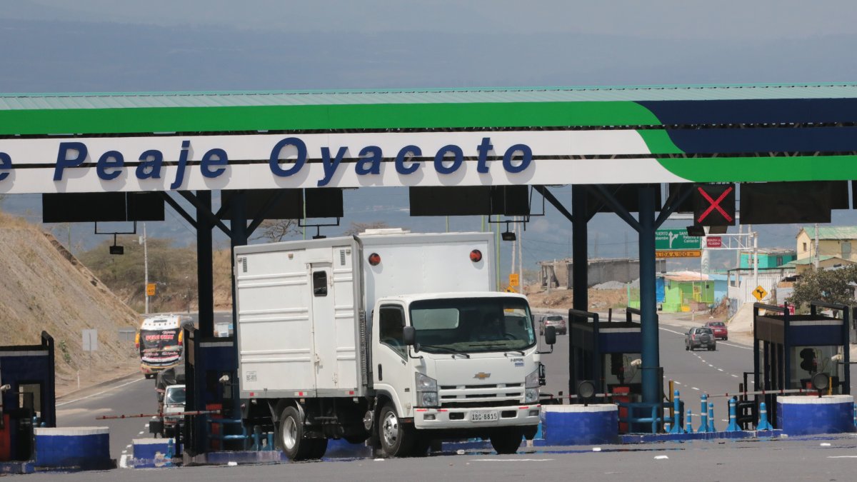 El sector empresarial reporta que camiones han sido detenidos pese a que pueden circular sin restricciones.
