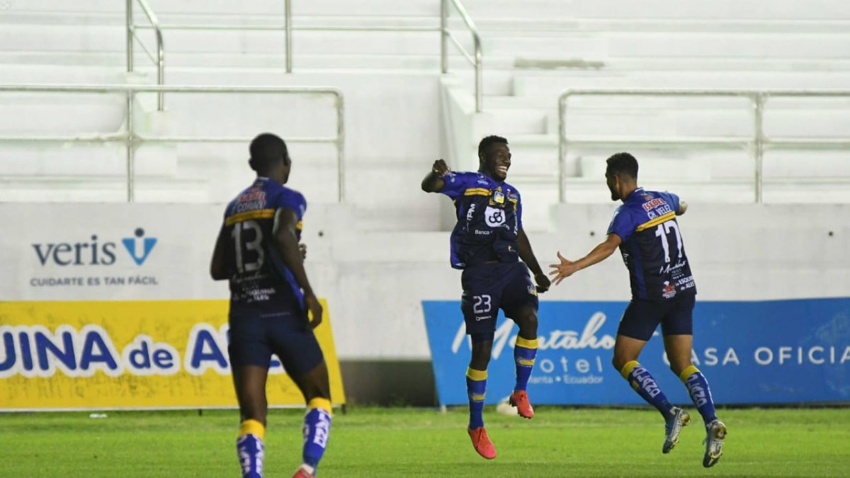 El equipo cetáceo festejó dos goles de José Valencia.