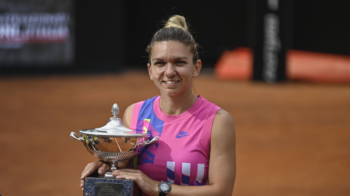 La tenista rumana se adjudico el trofeo tras el retiro por lesión de Karolina Pliskova, cuando iba perdiendo por 6-0 y 2-1.