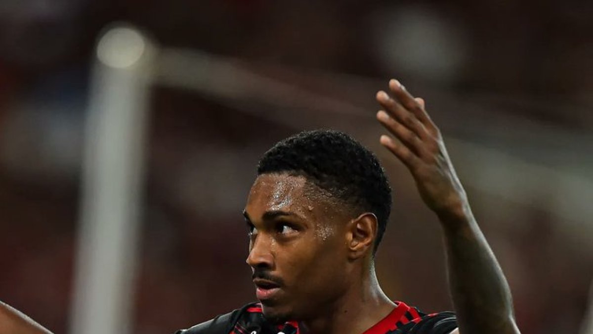 Vitinho es el séptimo jugador del Flamengo contagiado de coronavirus.