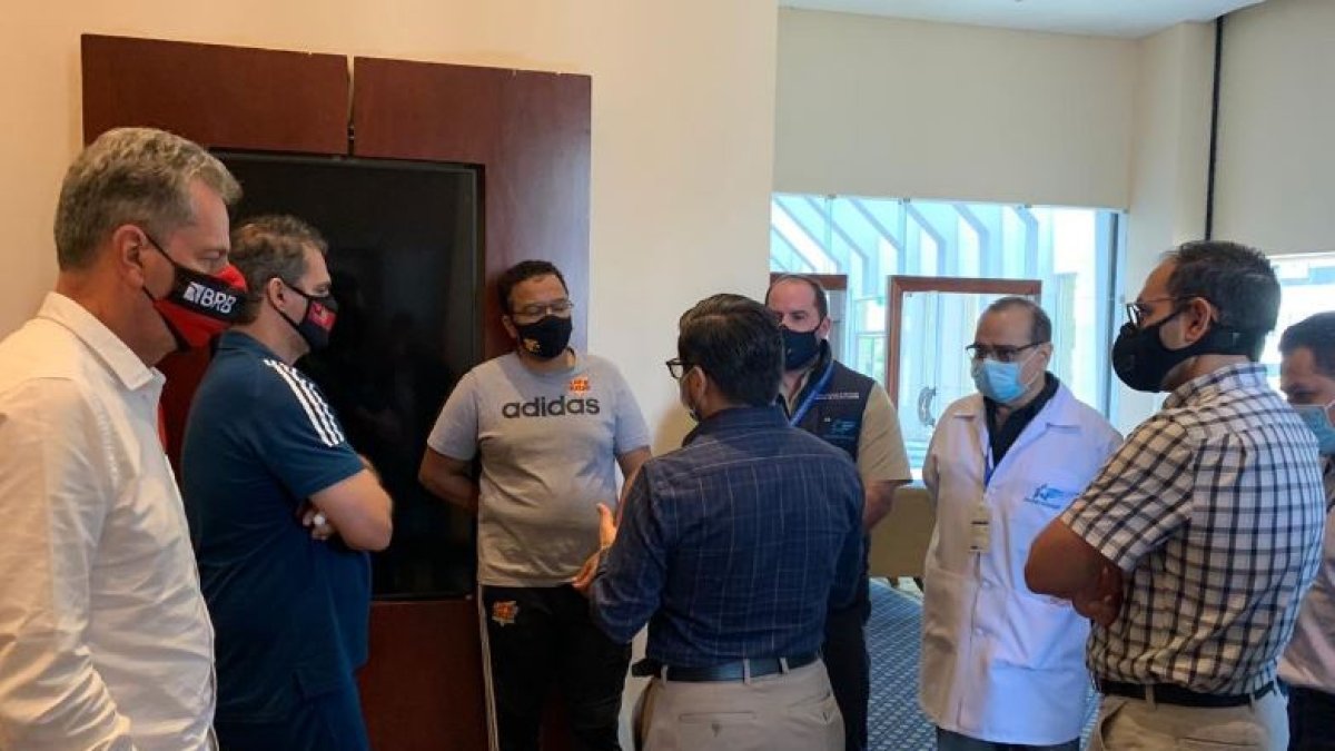 Representantes del Municipio de Guayaquil llegaron al hotel donde está concentrado Flamengo para realizar más pruebas.
