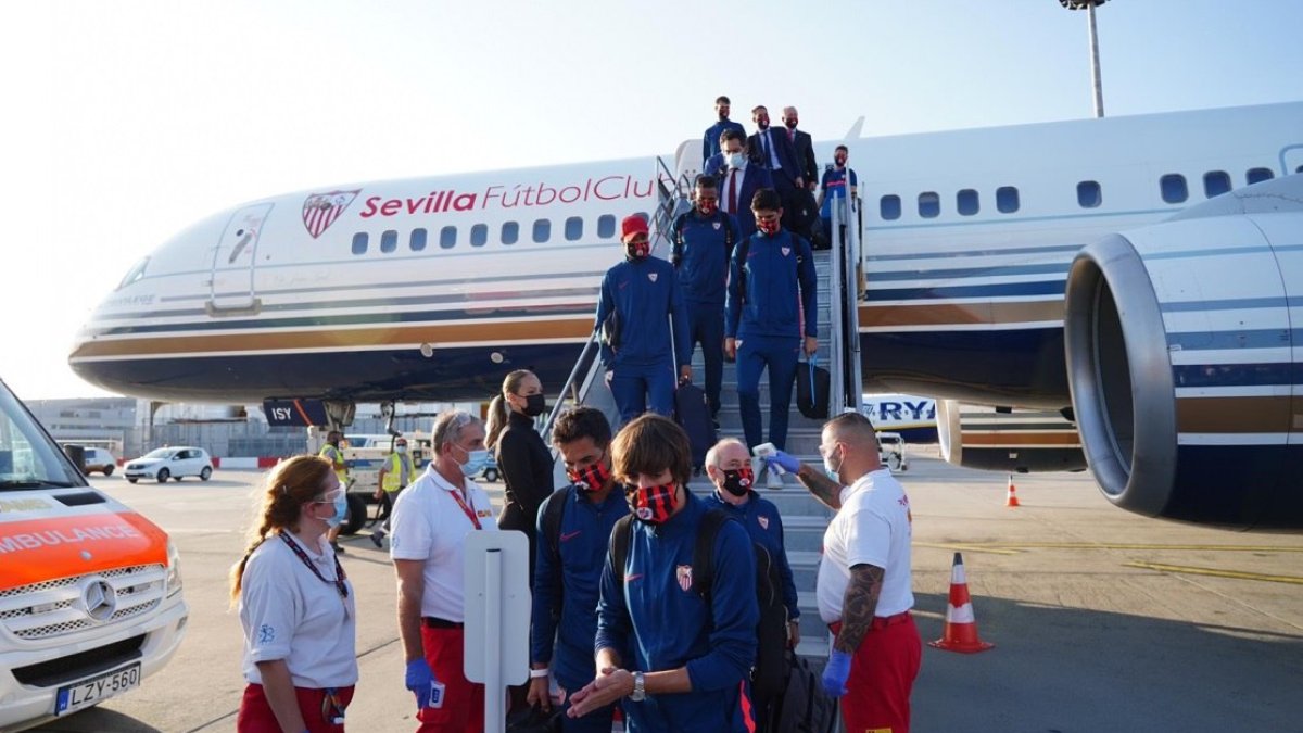 La delegación del Sevilla ya se encuentra en Hungría para el juego ante el Bayern Múnich.