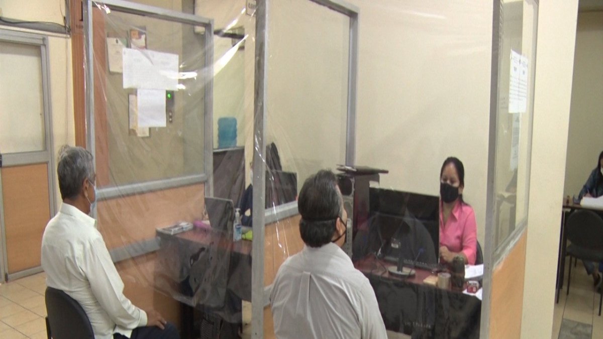 El Consultorio Jurídico tiende de lunes a viernes desde las 09:00 hasta las 15:30 en las calles P. Icaza entre Córdoba y Chimborazo.