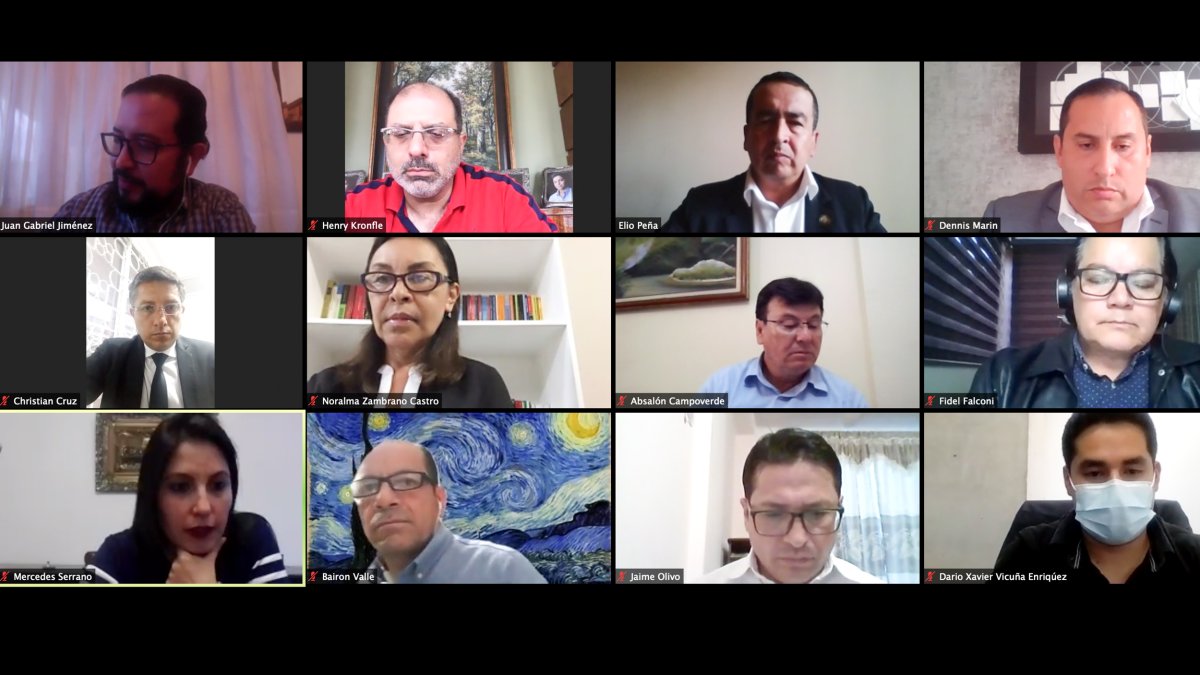 La Comisión de Fiscalización analiza en pedido de juicio político contra Cruz presentado por el legislador Henry Kronfle.