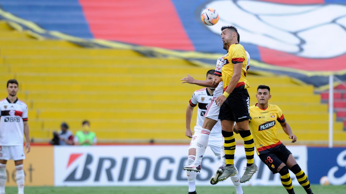 El equipo de Bustos presentó falencias en mediocampo durante gran parte del cotejo.